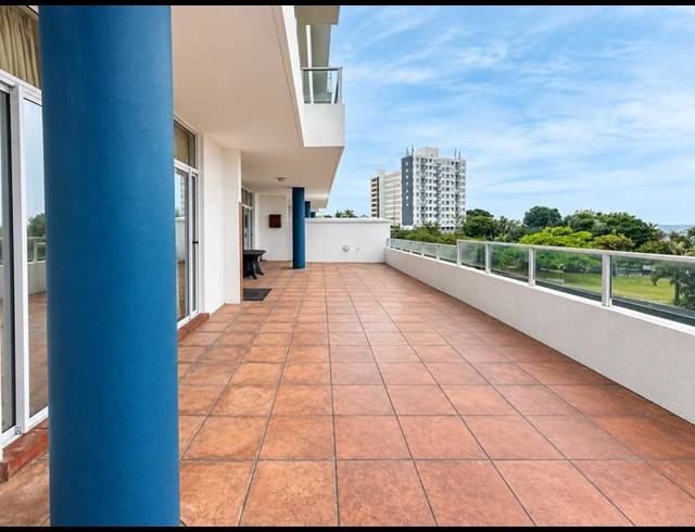 3 BEDROOM APARTMENT FOR SALE IN MARGATE BEACH